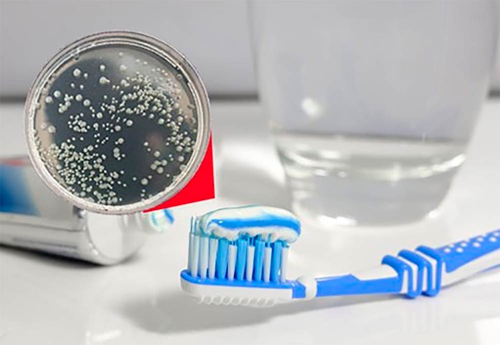 COVID-19. También debemos prestar atención a la limpieza del cepillo de dientes. Un consejo de Clínica Dental Vallecas